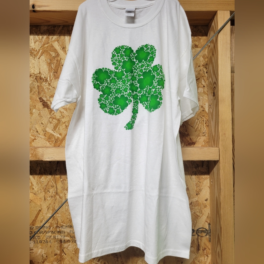 Gildan NEW NWOT St Patrick Day Shamrock‎ Tshirt Mens Size Large